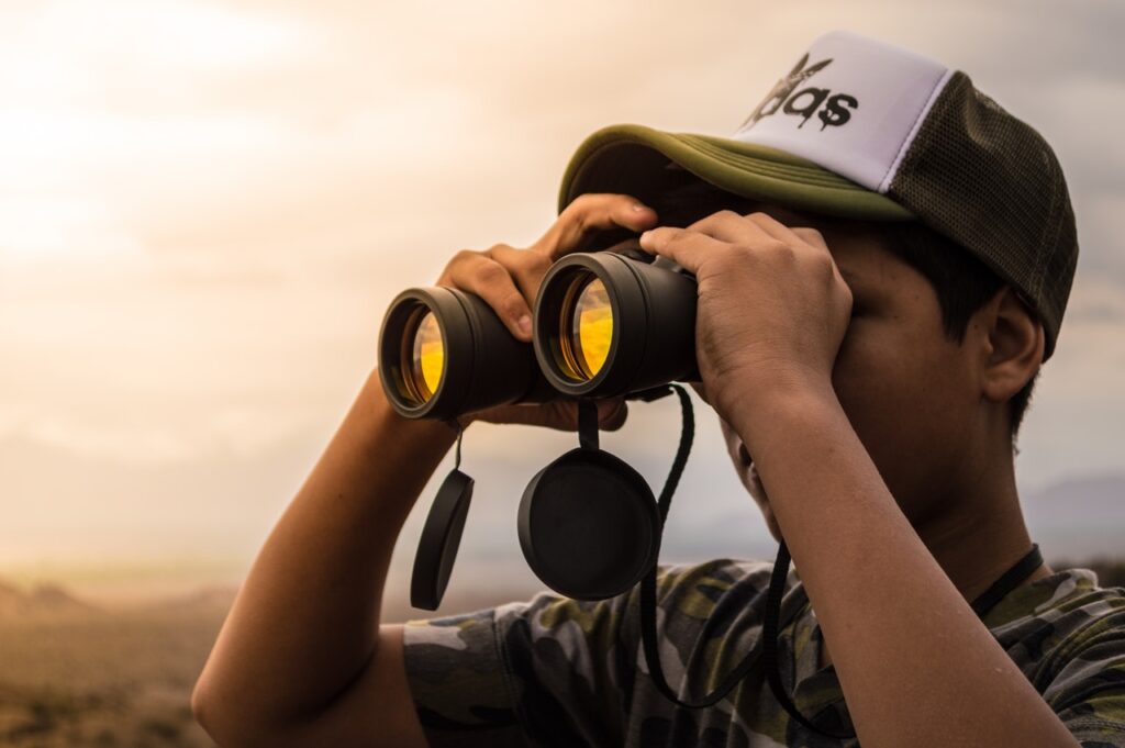 How To Choose The Right Binoculars