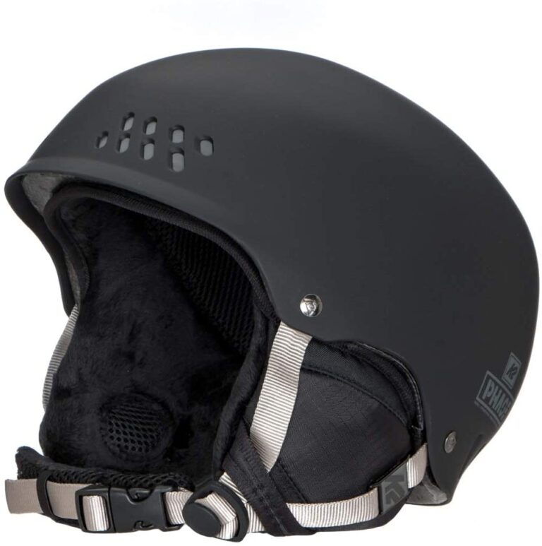 Snowboard helmet with speakers