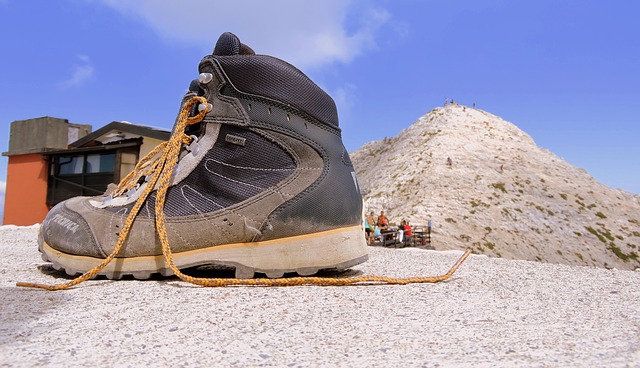 Mountaineering Boots vs Hiking Boots 
